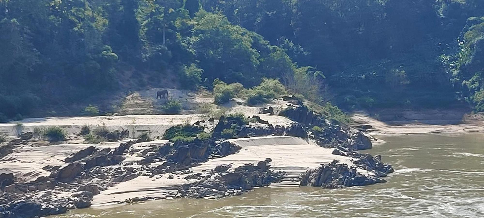 דירות Mekong Backpackers Muang Pakbèng מראה חיצוני תמונה