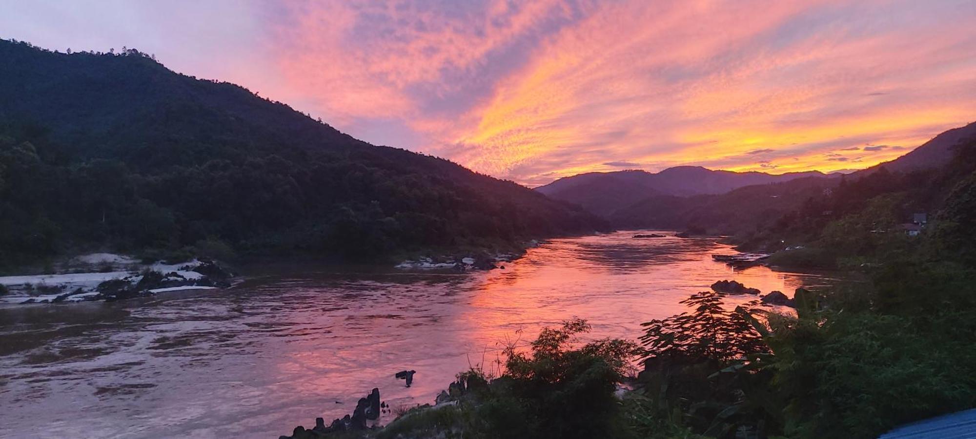 דירות Mekong Backpackers Muang Pakbèng מראה חיצוני תמונה