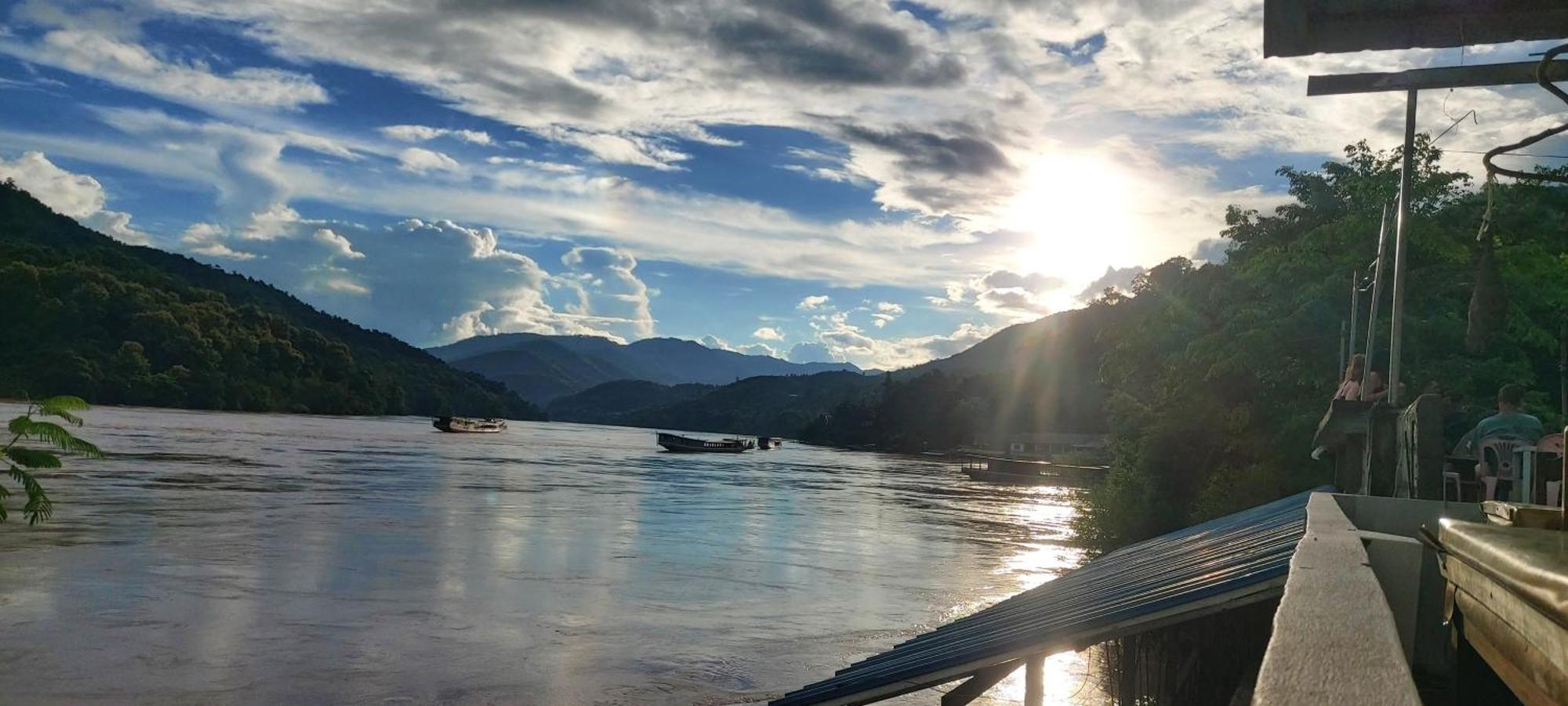 דירות Mekong Backpackers Muang Pakbèng מראה חיצוני תמונה