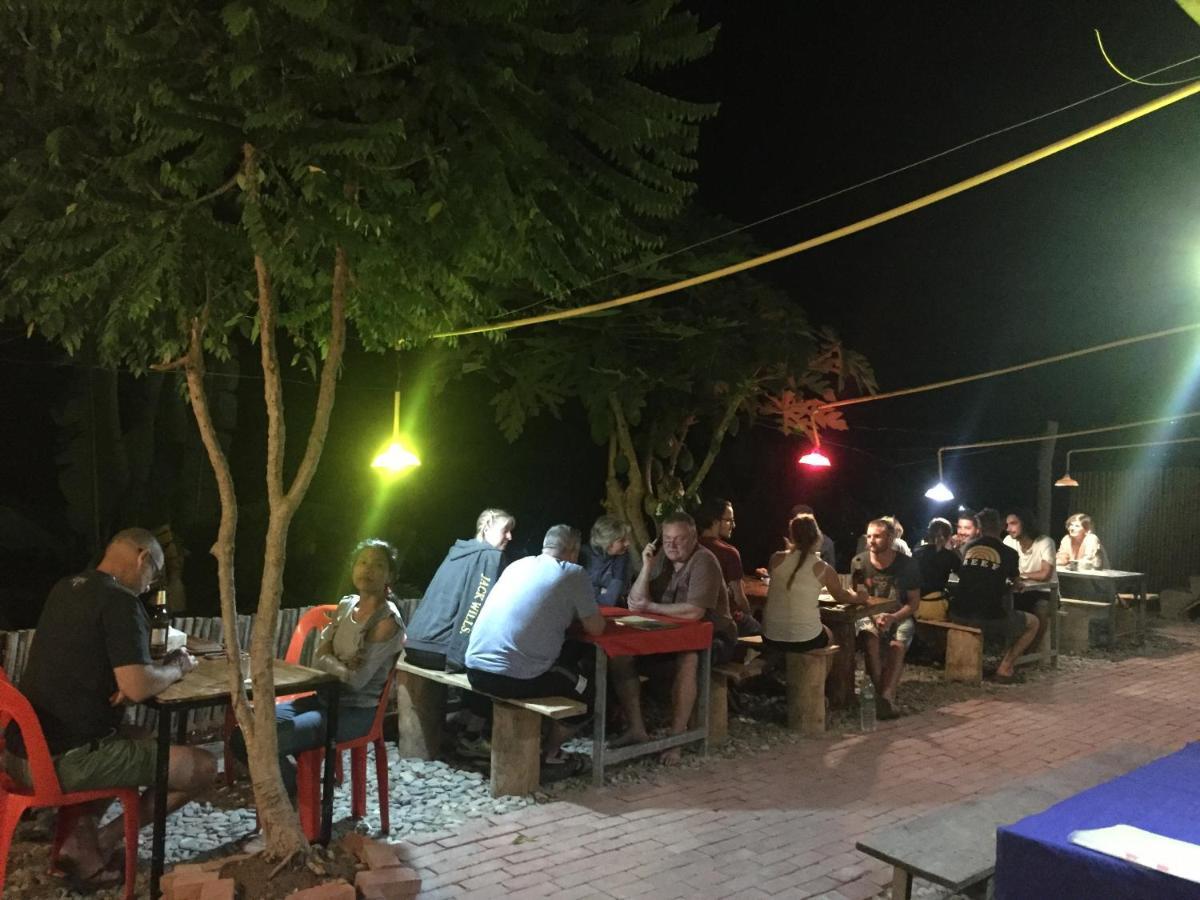 דירות Mekong Backpackers Muang Pakbèng מראה חיצוני תמונה